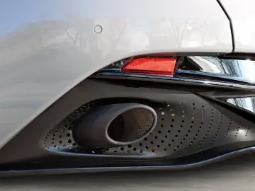 ASTON MARTIN DB12 China Grey Oxford Tan