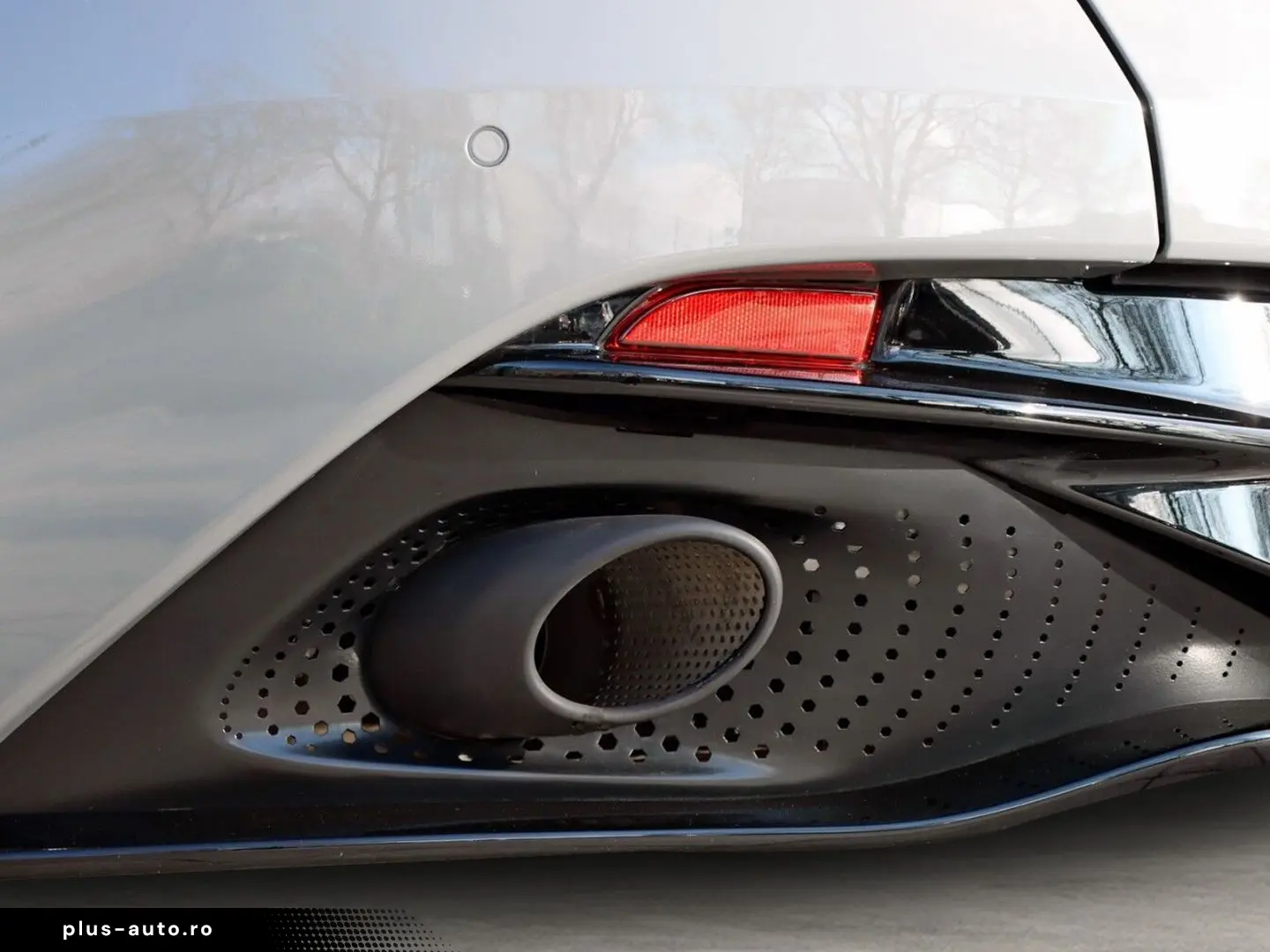 ASTON MARTIN DB12 China Grey Oxford Tan