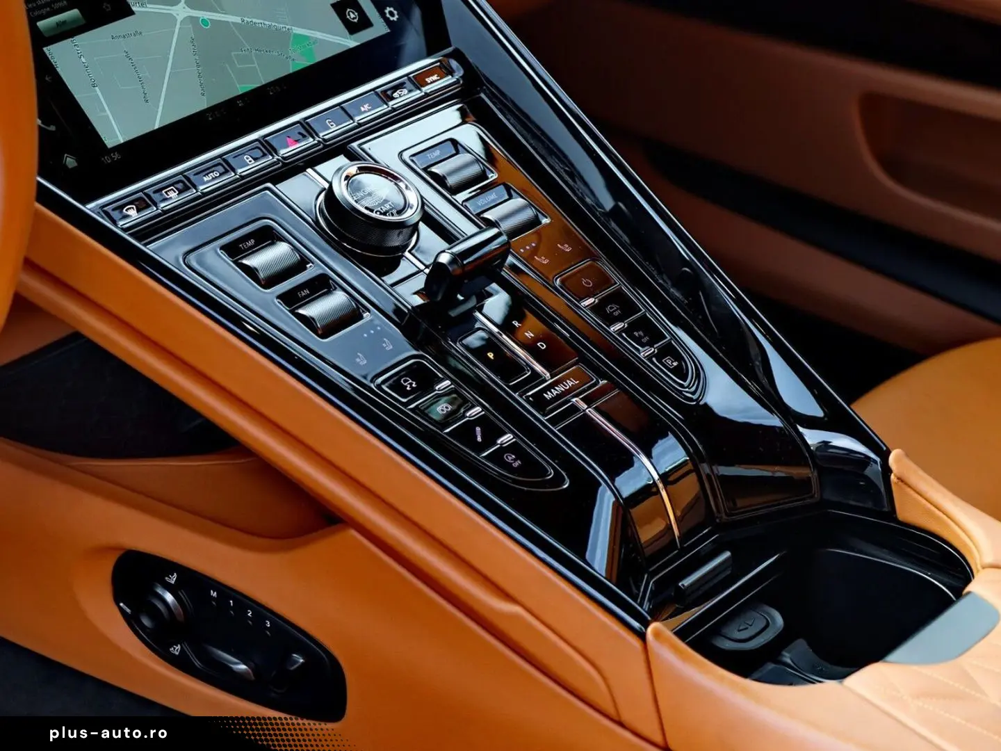 ASTON MARTIN DB12 China Grey Oxford Tan