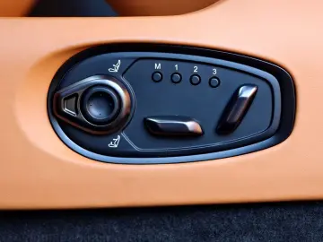 ASTON MARTIN DB12 China Grey Oxford Tan