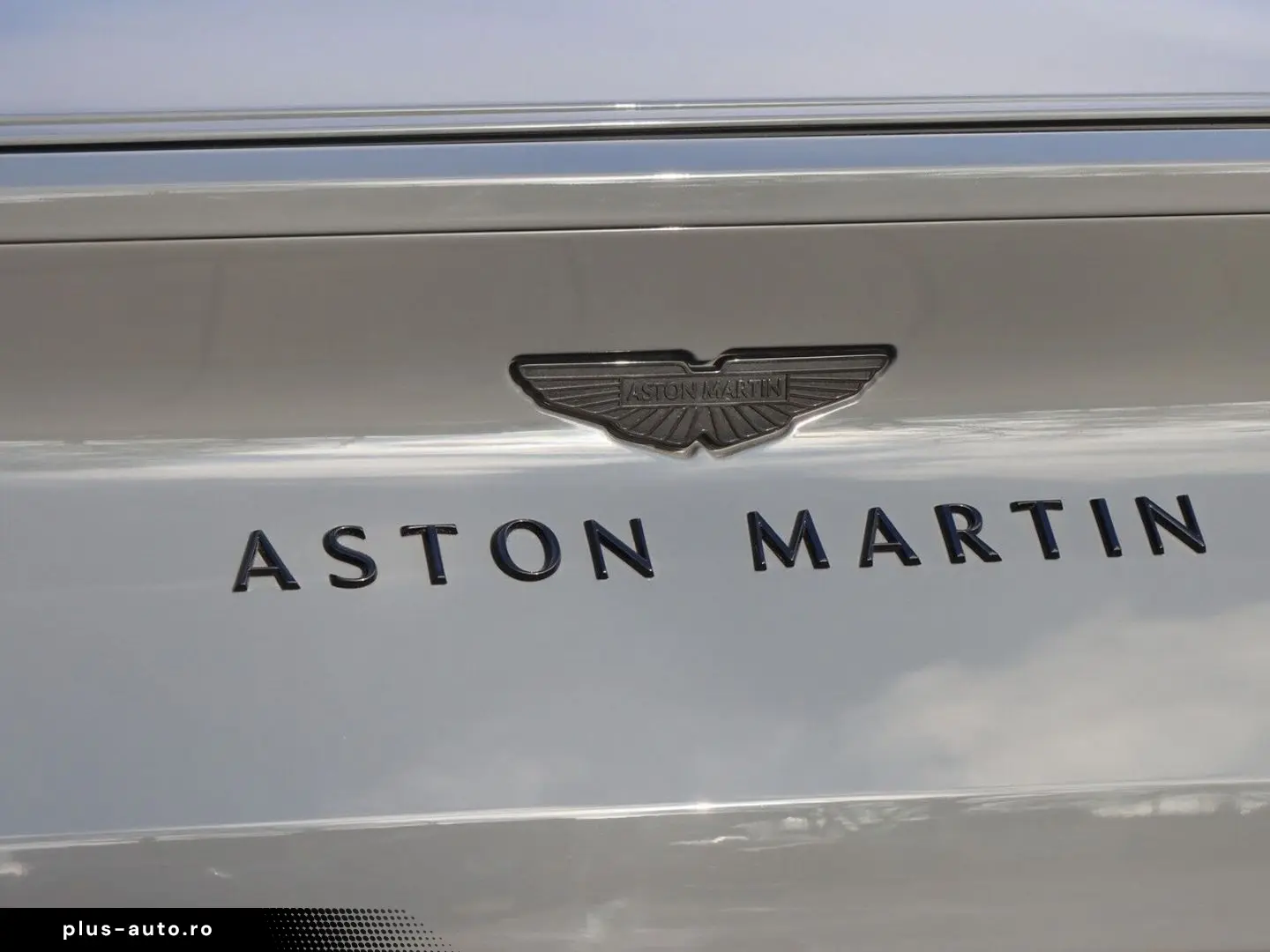 ASTON MARTIN DB12 China Grey Oxford Tan