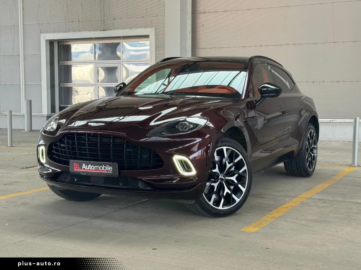 ASTON MARTIN DBX 4.0 V8 DIVINE RED ORANGE