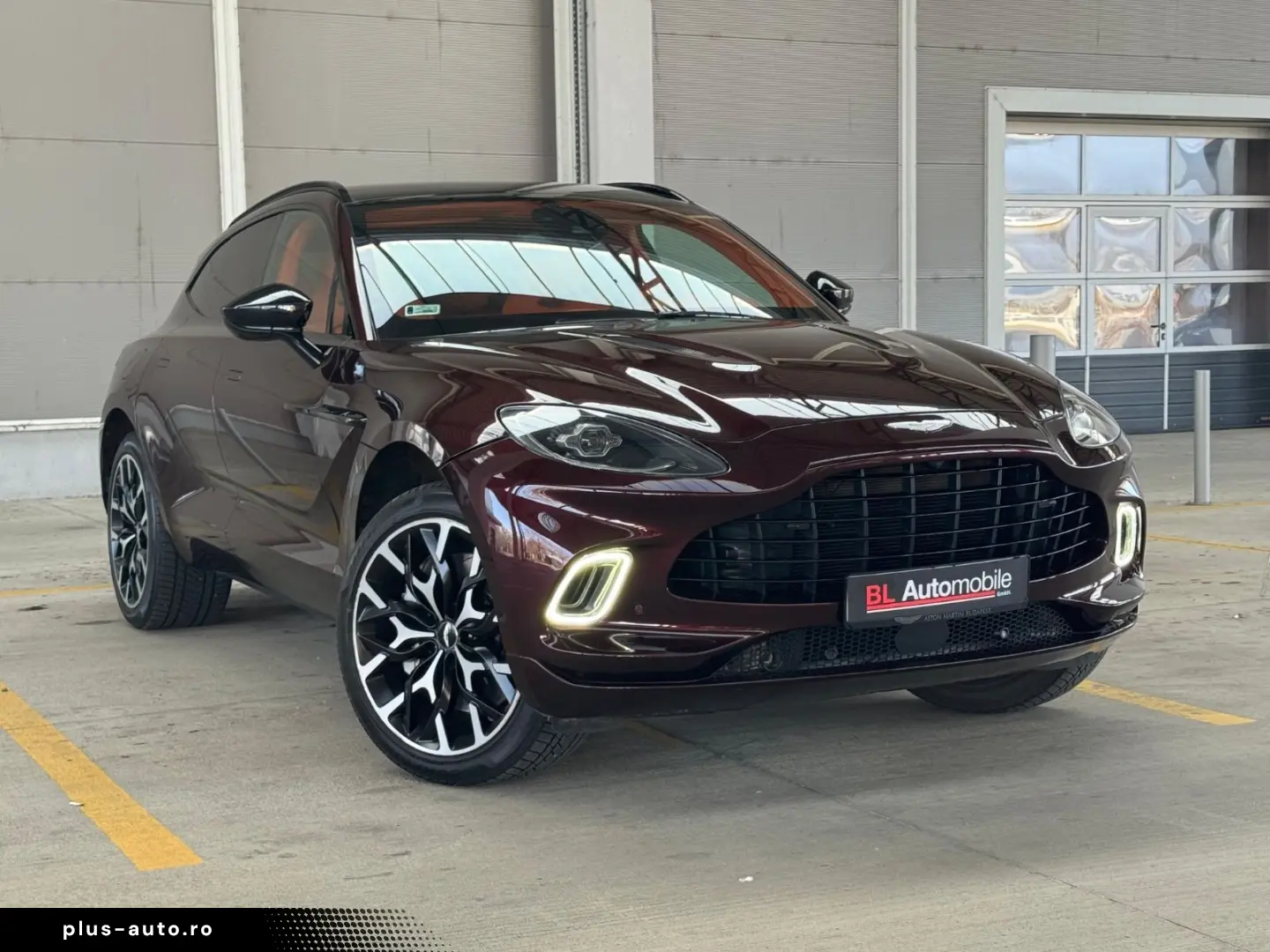 ASTON MARTIN DBX 4.0 V8 DIVINE RED ORANGE