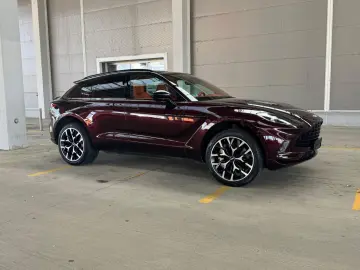 ASTON MARTIN DBX 4.0 V8 DIVINE RED ORANGE