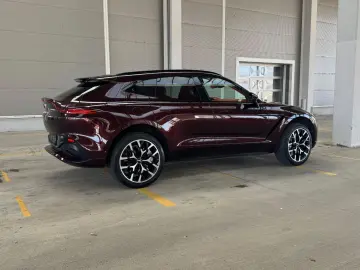 ASTON MARTIN DBX 4.0 V8 DIVINE RED ORANGE