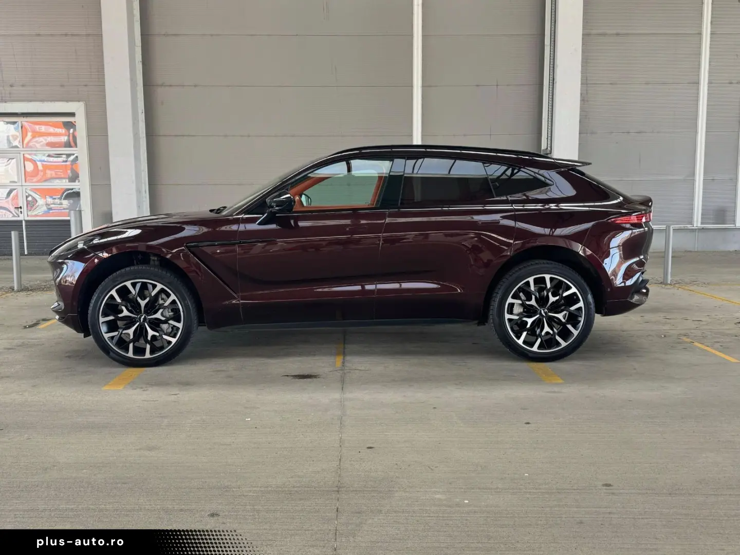 ASTON MARTIN DBX 4.0 V8 DIVINE RED ORANGE