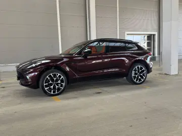 ASTON MARTIN DBX 4.0 V8 DIVINE RED ORANGE
