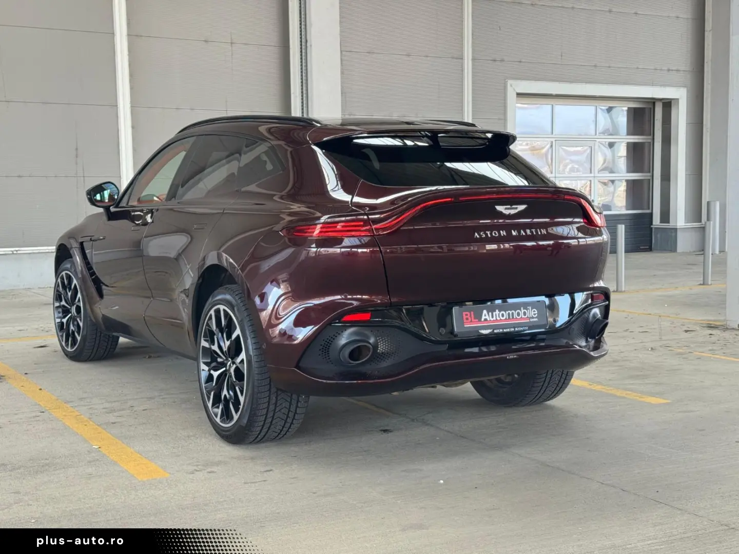 ASTON MARTIN DBX 4.0 V8 DIVINE RED ORANGE