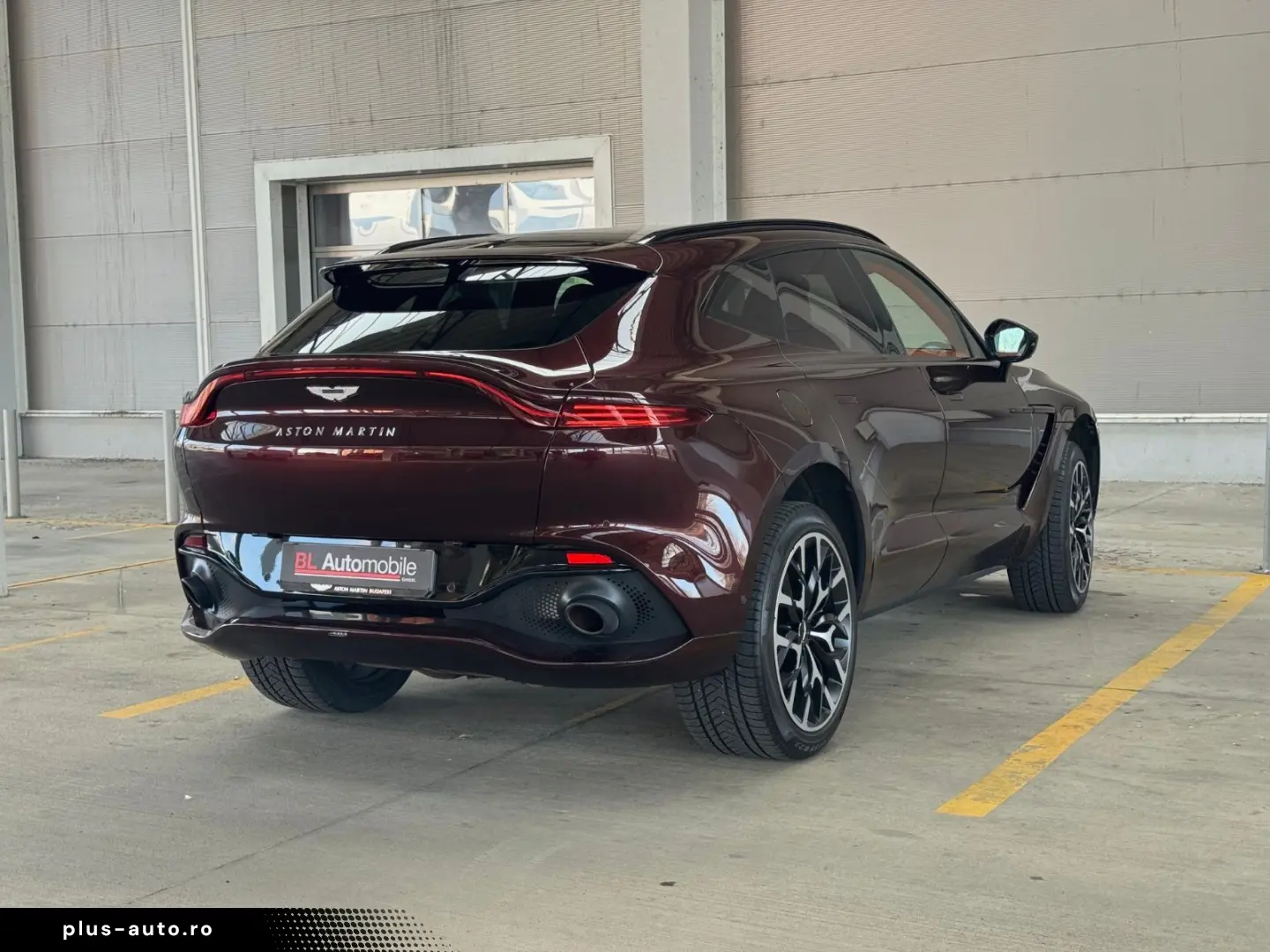 ASTON MARTIN DBX 4.0 V8 DIVINE RED ORANGE