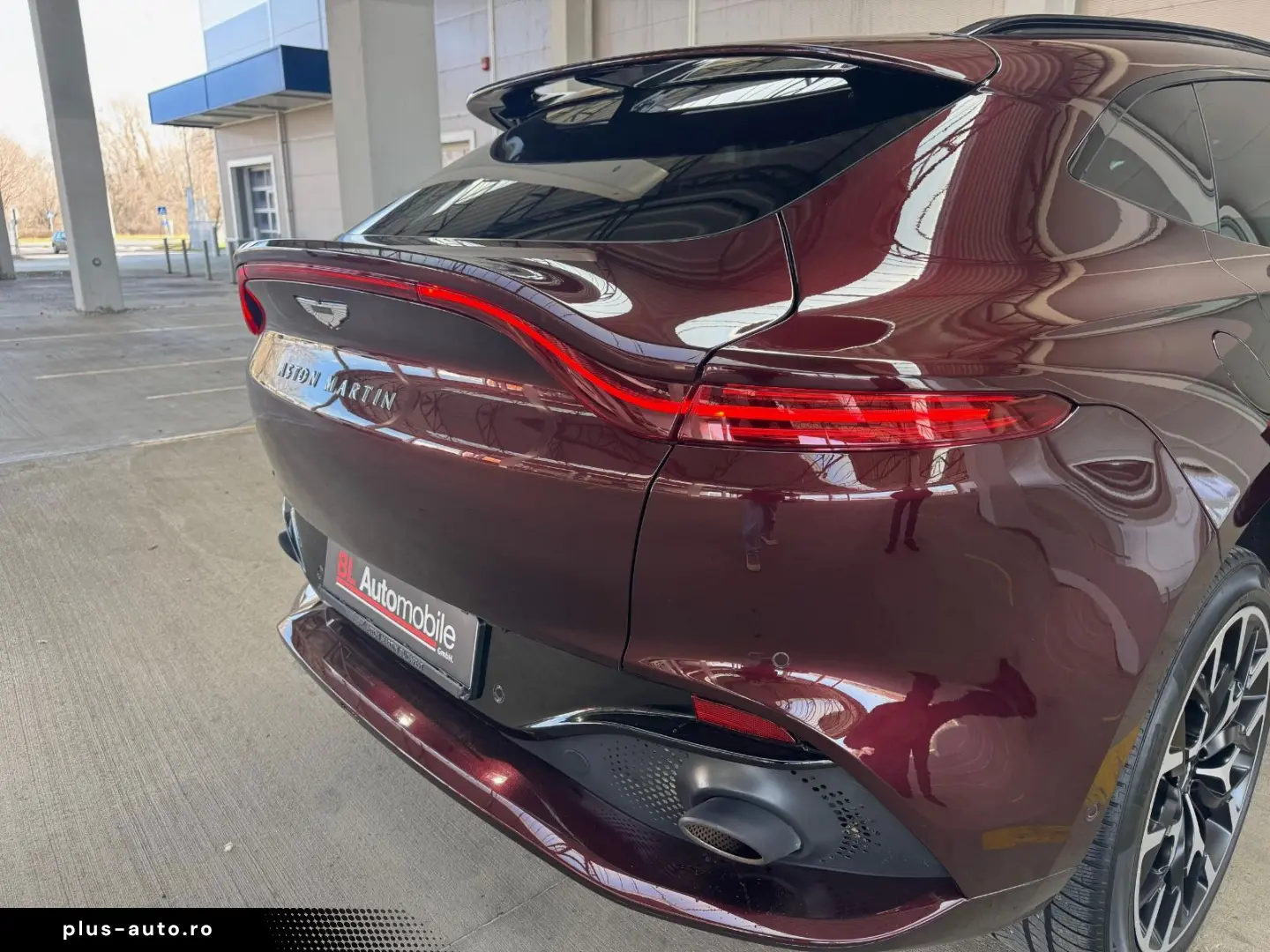 ASTON MARTIN DBX 4.0 V8 DIVINE RED ORANGE
