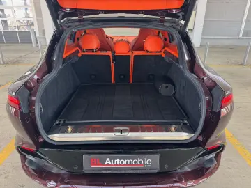 ASTON MARTIN DBX 4.0 V8 DIVINE RED ORANGE