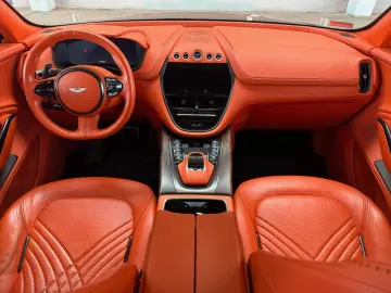 ASTON MARTIN DBX 4.0 V8 DIVINE RED ORANGE