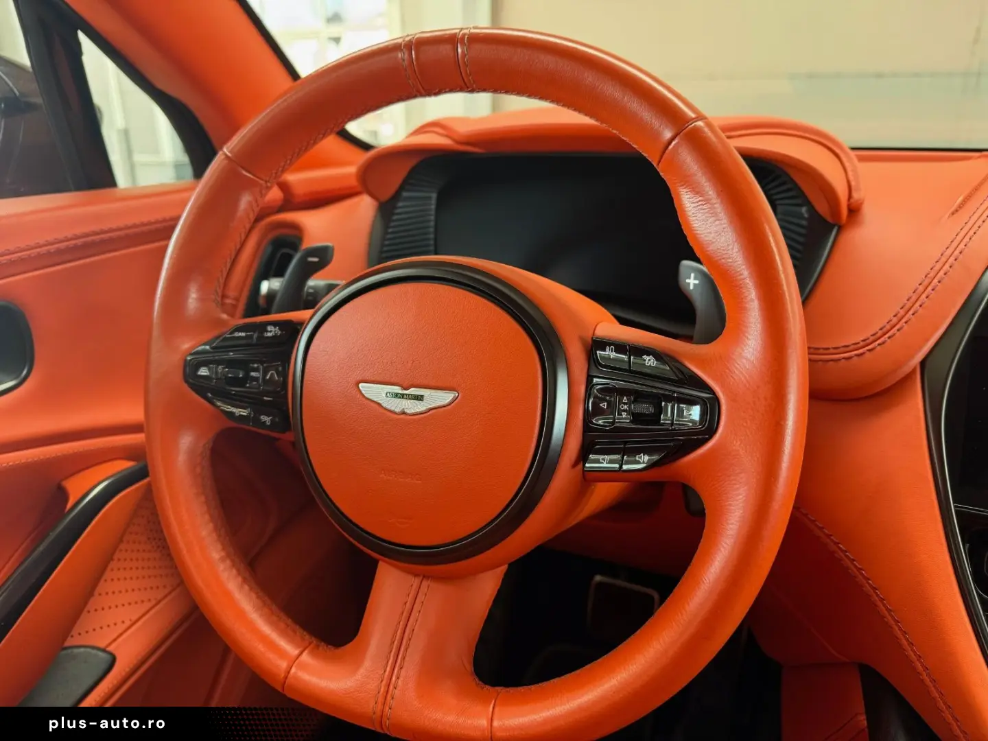 ASTON MARTIN DBX 4.0 V8 DIVINE RED ORANGE