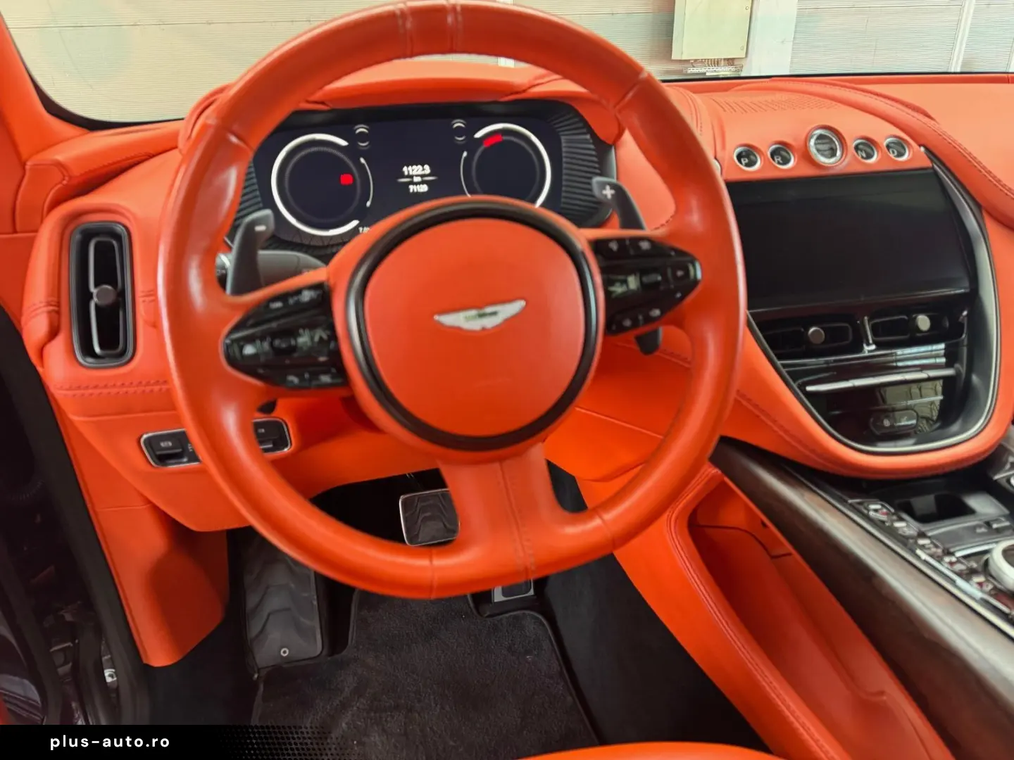 ASTON MARTIN DBX 4.0 V8 DIVINE RED ORANGE