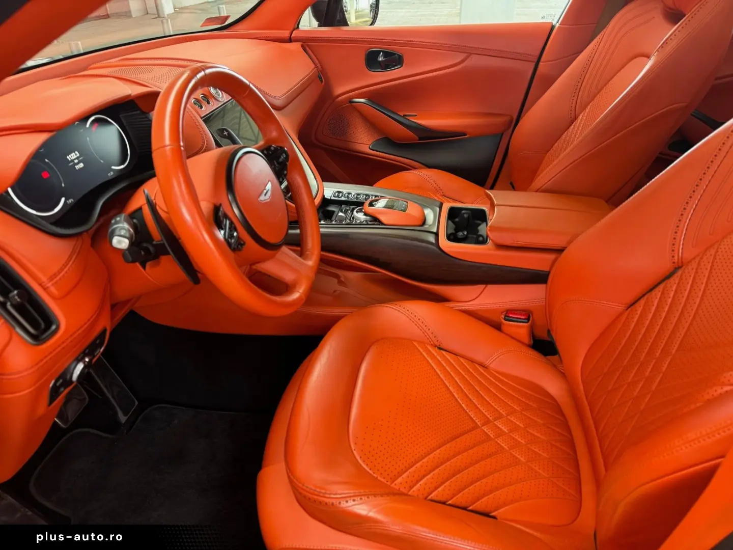 ASTON MARTIN DBX 4.0 V8 DIVINE RED ORANGE