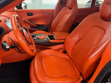 ASTON MARTIN DBX 4.0 V8 DIVINE RED ORANGE