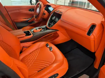 ASTON MARTIN DBX 4.0 V8 DIVINE RED ORANGE