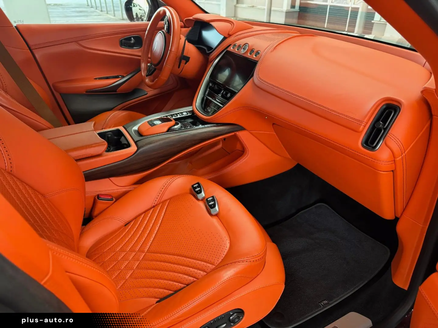 ASTON MARTIN DBX 4.0 V8 DIVINE RED ORANGE