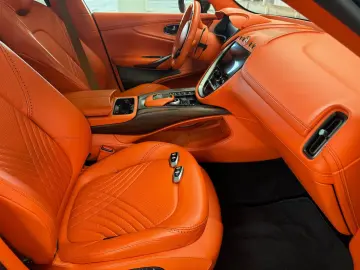 ASTON MARTIN DBX 4.0 V8 DIVINE RED ORANGE