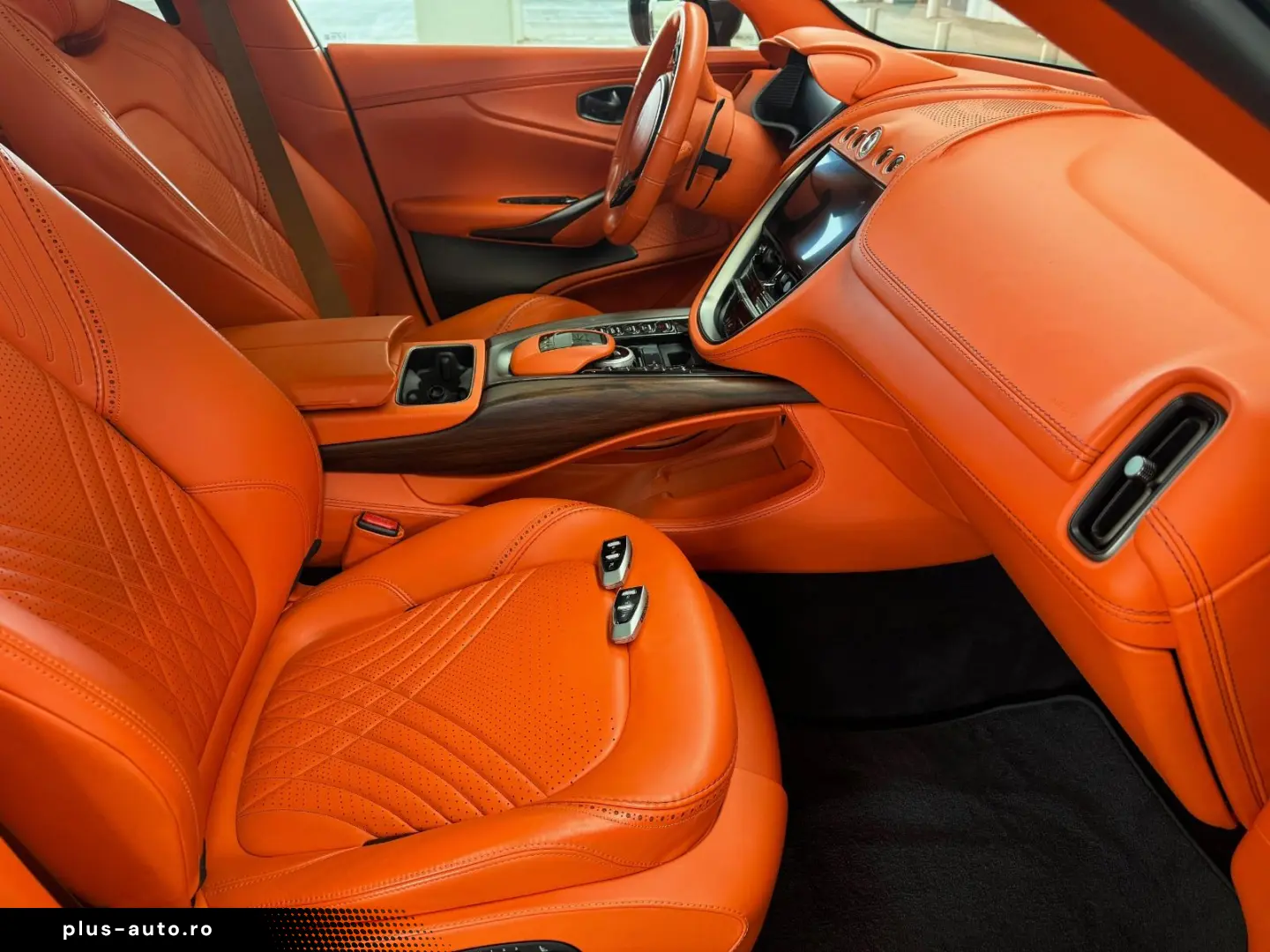 ASTON MARTIN DBX 4.0 V8 DIVINE RED ORANGE