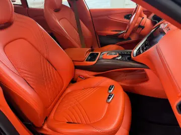 ASTON MARTIN DBX 4.0 V8 DIVINE RED ORANGE