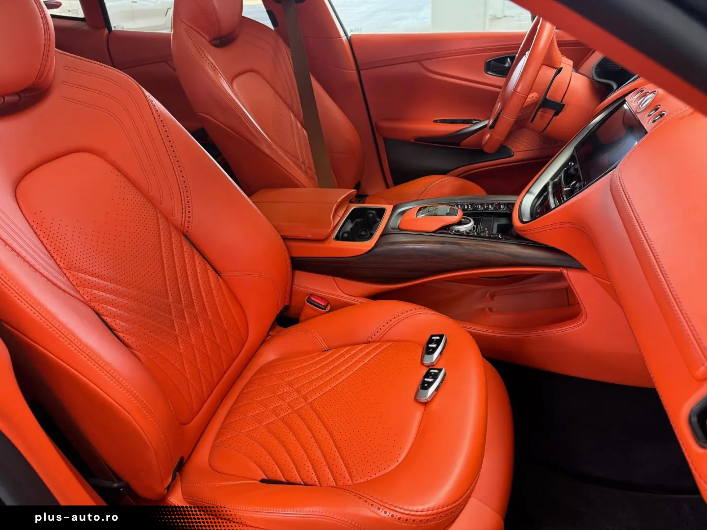 ASTON MARTIN DBX 4.0 V8 DIVINE RED ORANGE
