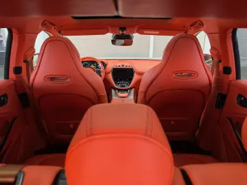 ASTON MARTIN DBX 4.0 V8 DIVINE RED ORANGE