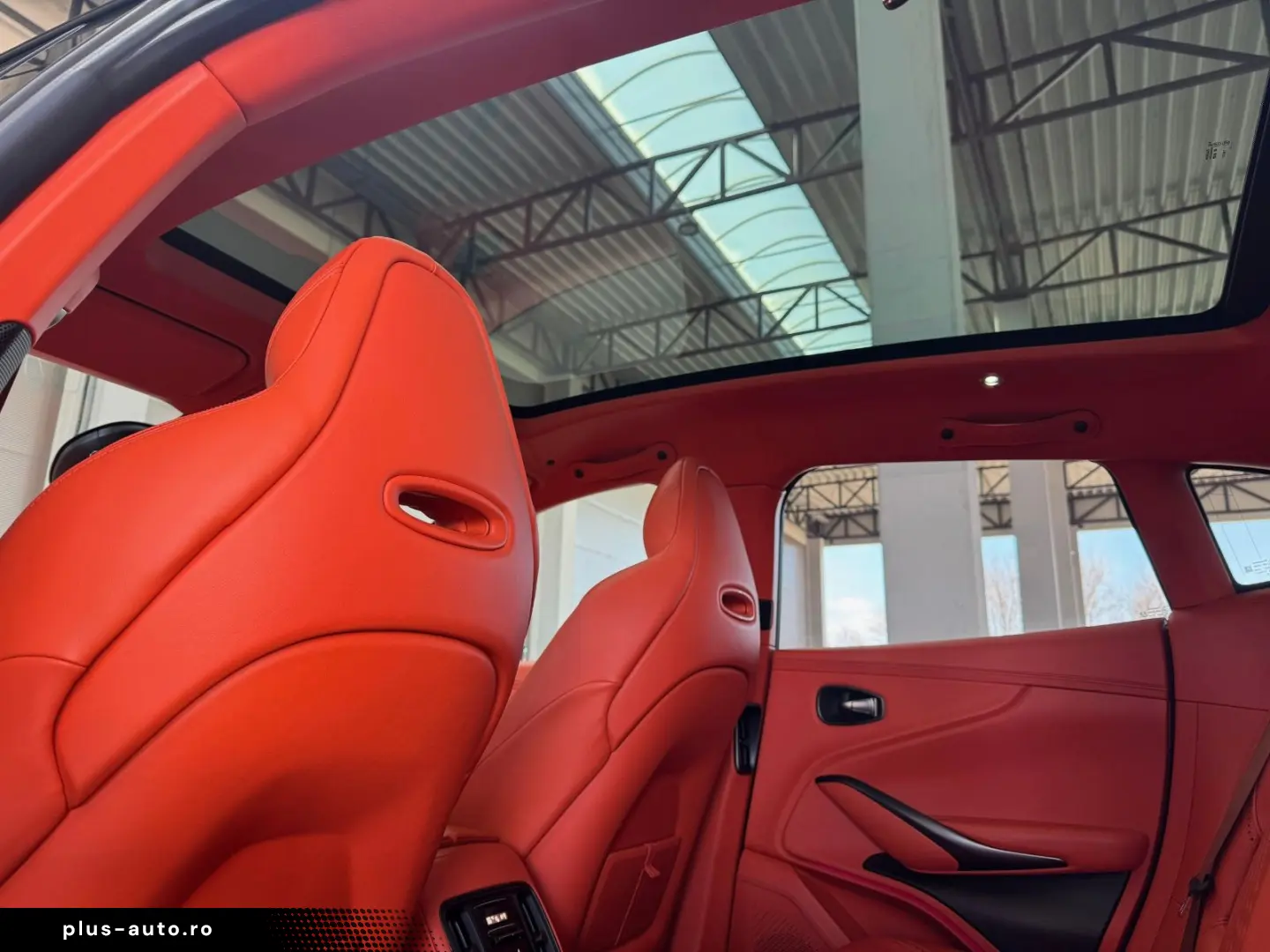 ASTON MARTIN DBX 4.0 V8 DIVINE RED ORANGE