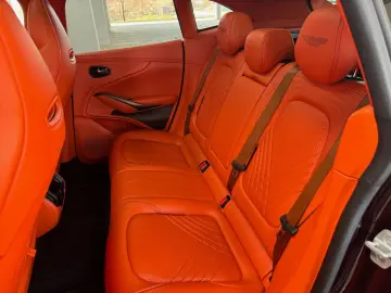 ASTON MARTIN DBX 4.0 V8 DIVINE RED ORANGE