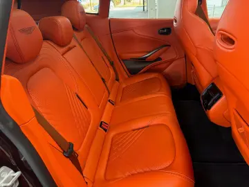 ASTON MARTIN DBX 4.0 V8 DIVINE RED ORANGE