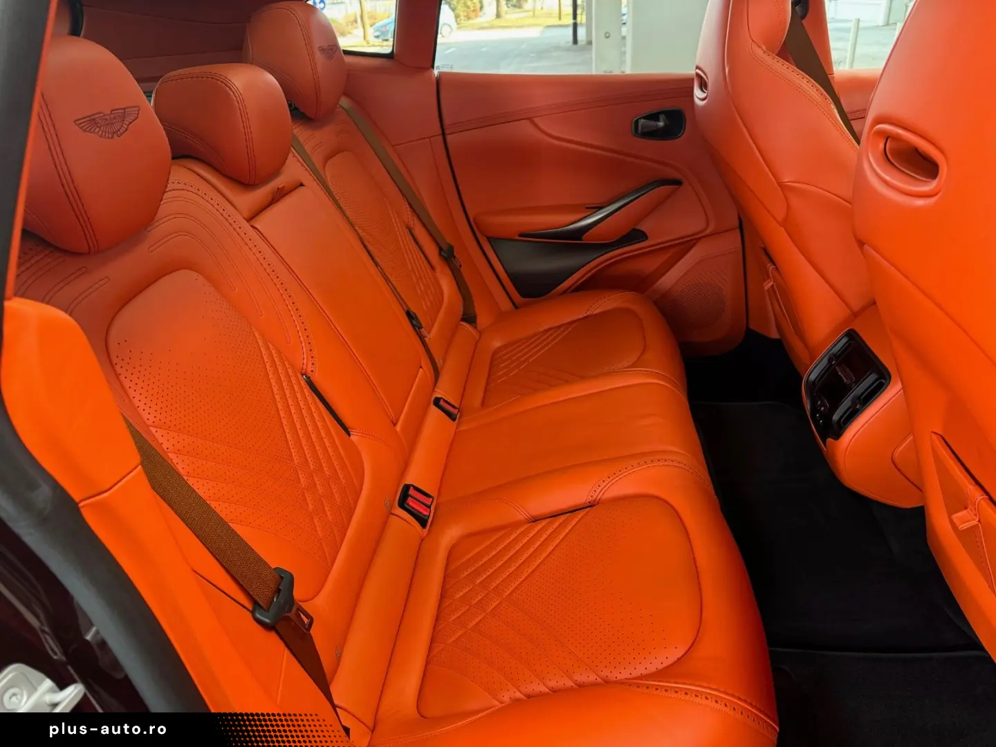 ASTON MARTIN DBX 4.0 V8 DIVINE RED ORANGE