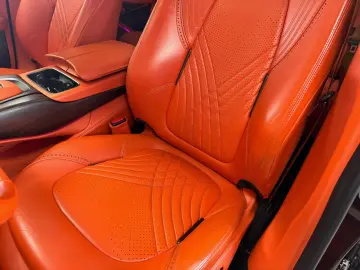 ASTON MARTIN DBX 4.0 V8 DIVINE RED ORANGE