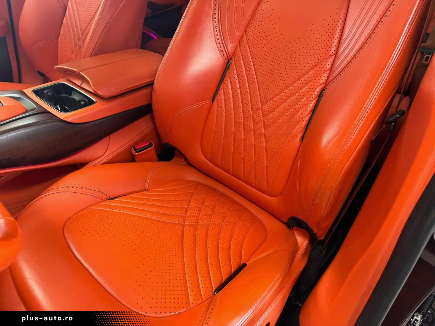 ASTON MARTIN DBX 4.0 V8 DIVINE RED ORANGE