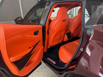 ASTON MARTIN DBX 4.0 V8 DIVINE RED ORANGE