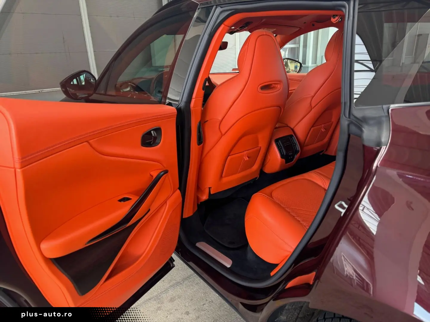 ASTON MARTIN DBX 4.0 V8 DIVINE RED ORANGE