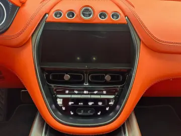 ASTON MARTIN DBX 4.0 V8 DIVINE RED ORANGE