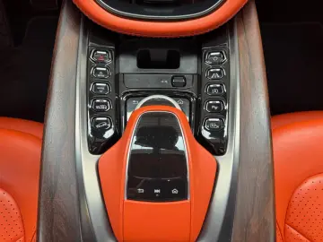 ASTON MARTIN DBX 4.0 V8 DIVINE RED ORANGE