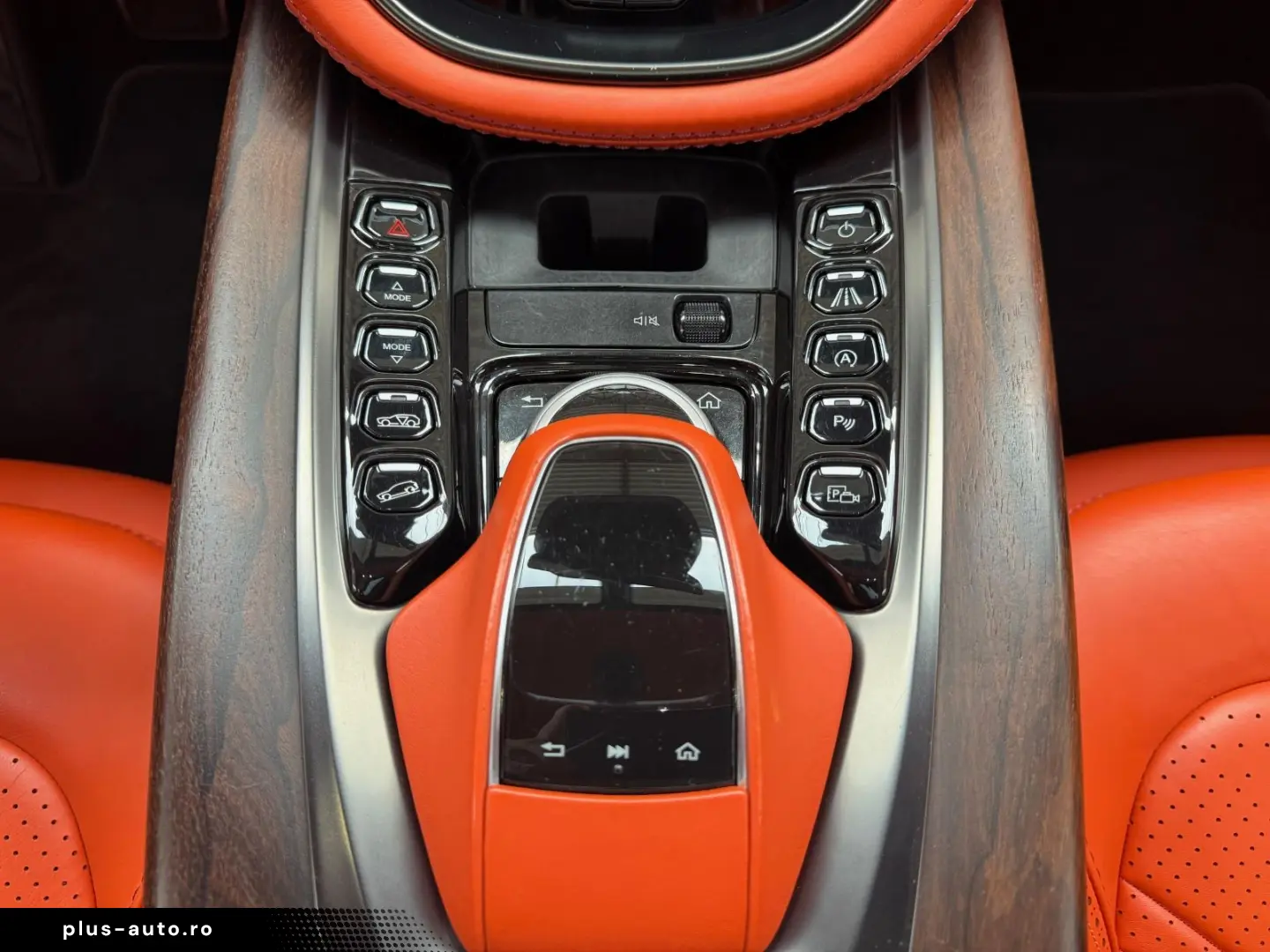 ASTON MARTIN DBX 4.0 V8 DIVINE RED ORANGE