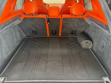 ASTON MARTIN DBX 4.0 V8 DIVINE RED ORANGE