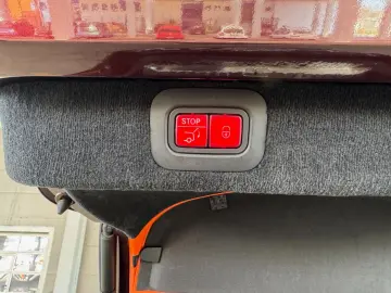 ASTON MARTIN DBX 4.0 V8 DIVINE RED ORANGE