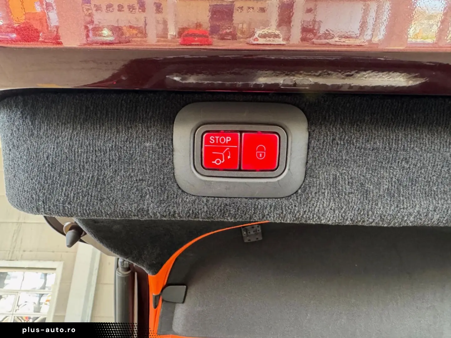 ASTON MARTIN DBX 4.0 V8 DIVINE RED ORANGE