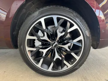 ASTON MARTIN DBX 4.0 V8 DIVINE RED ORANGE