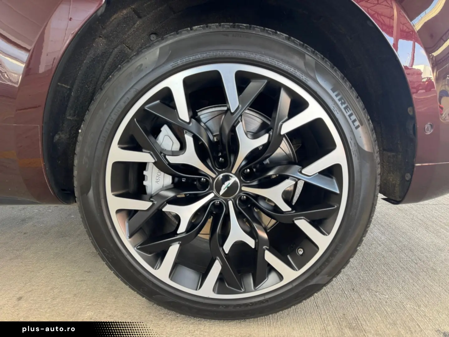 ASTON MARTIN DBX 4.0 V8 DIVINE RED ORANGE