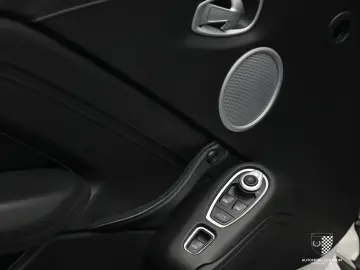 ASTON MARTIN V8 Vantage Roadster BlackPack SportsPlusPack