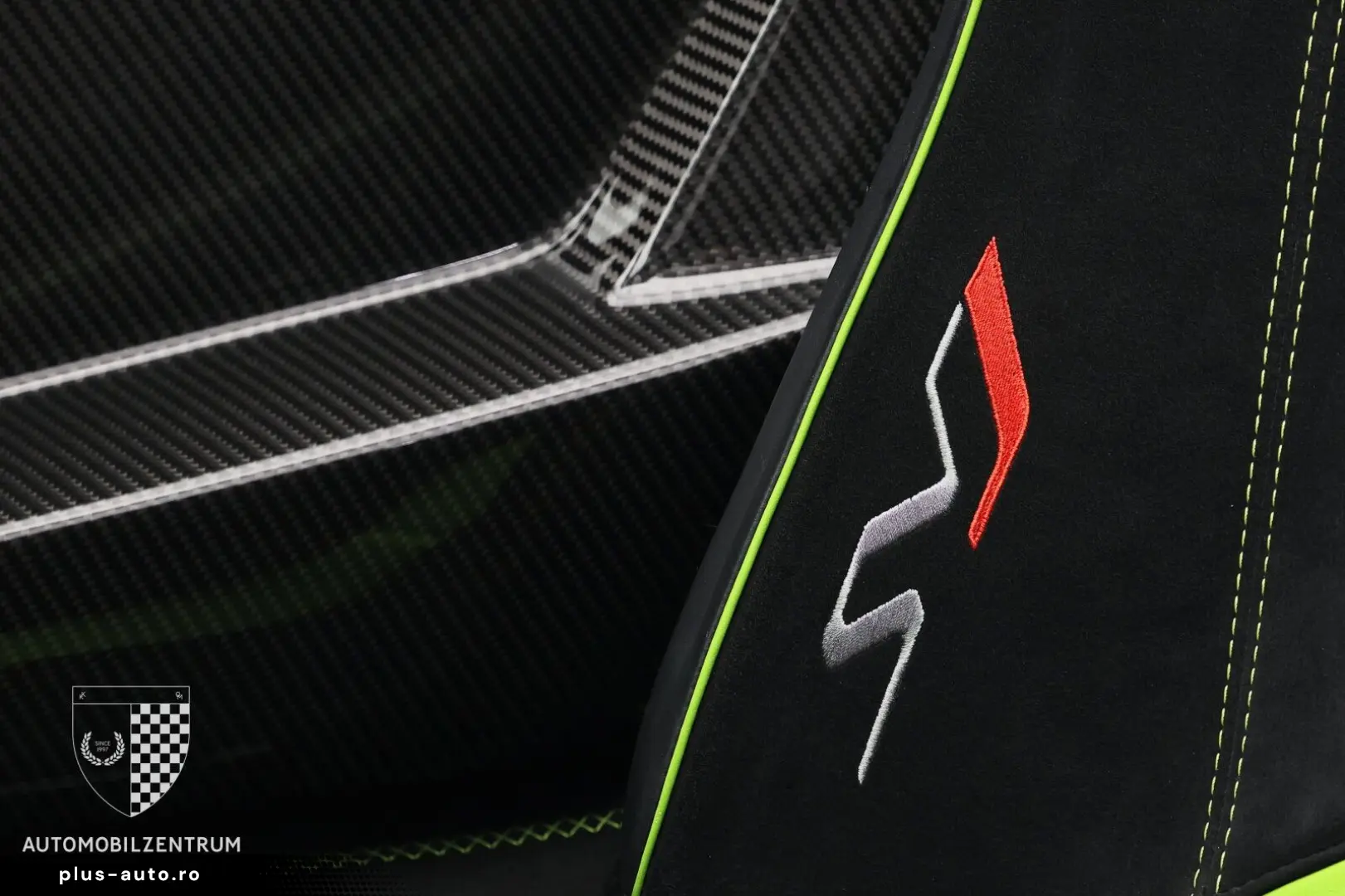 LAMBORGHINI Aventador SVJ Roadster FullCarbon PaintedLogo