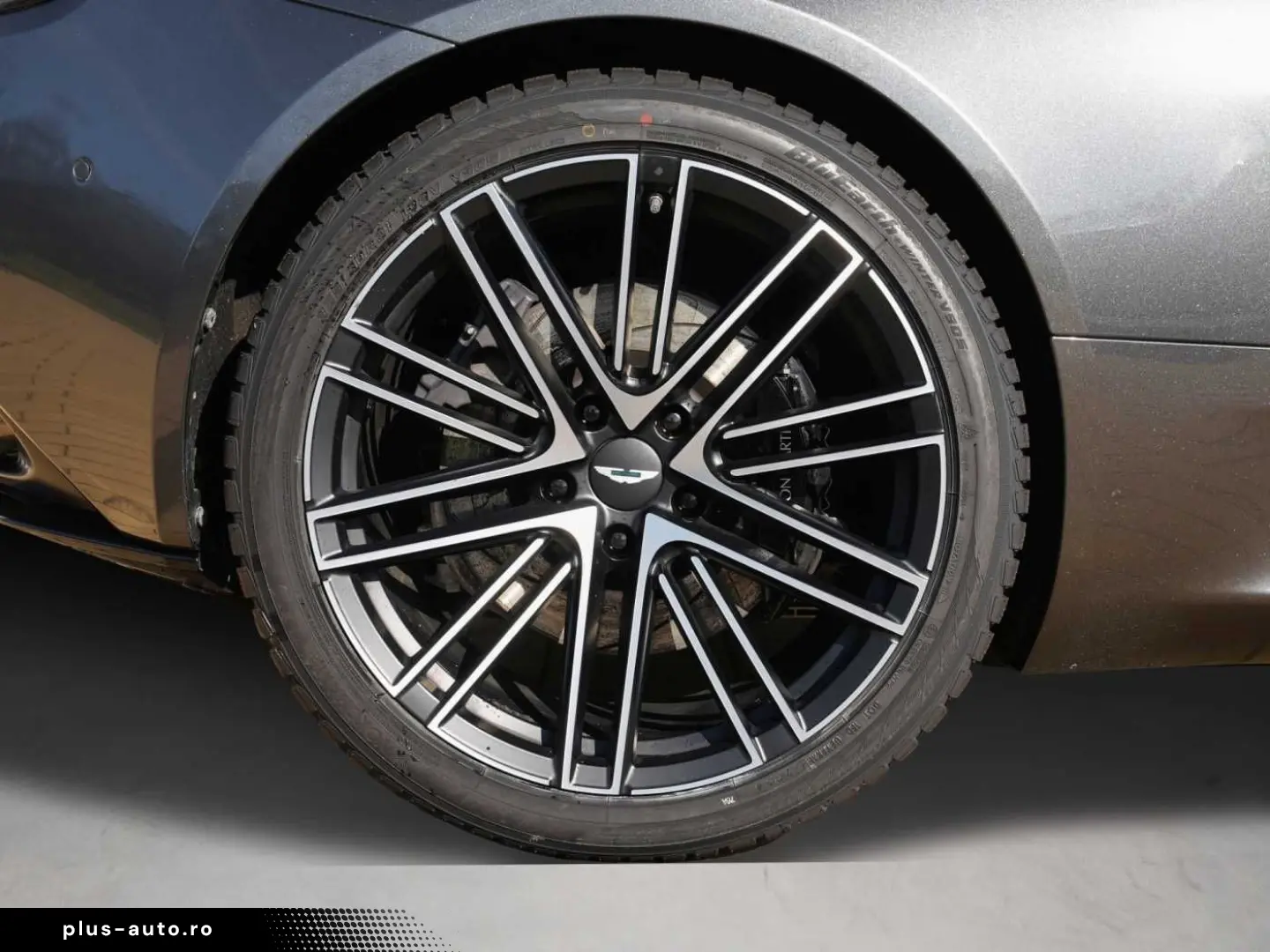 ASTON MARTIN DB12 Volante