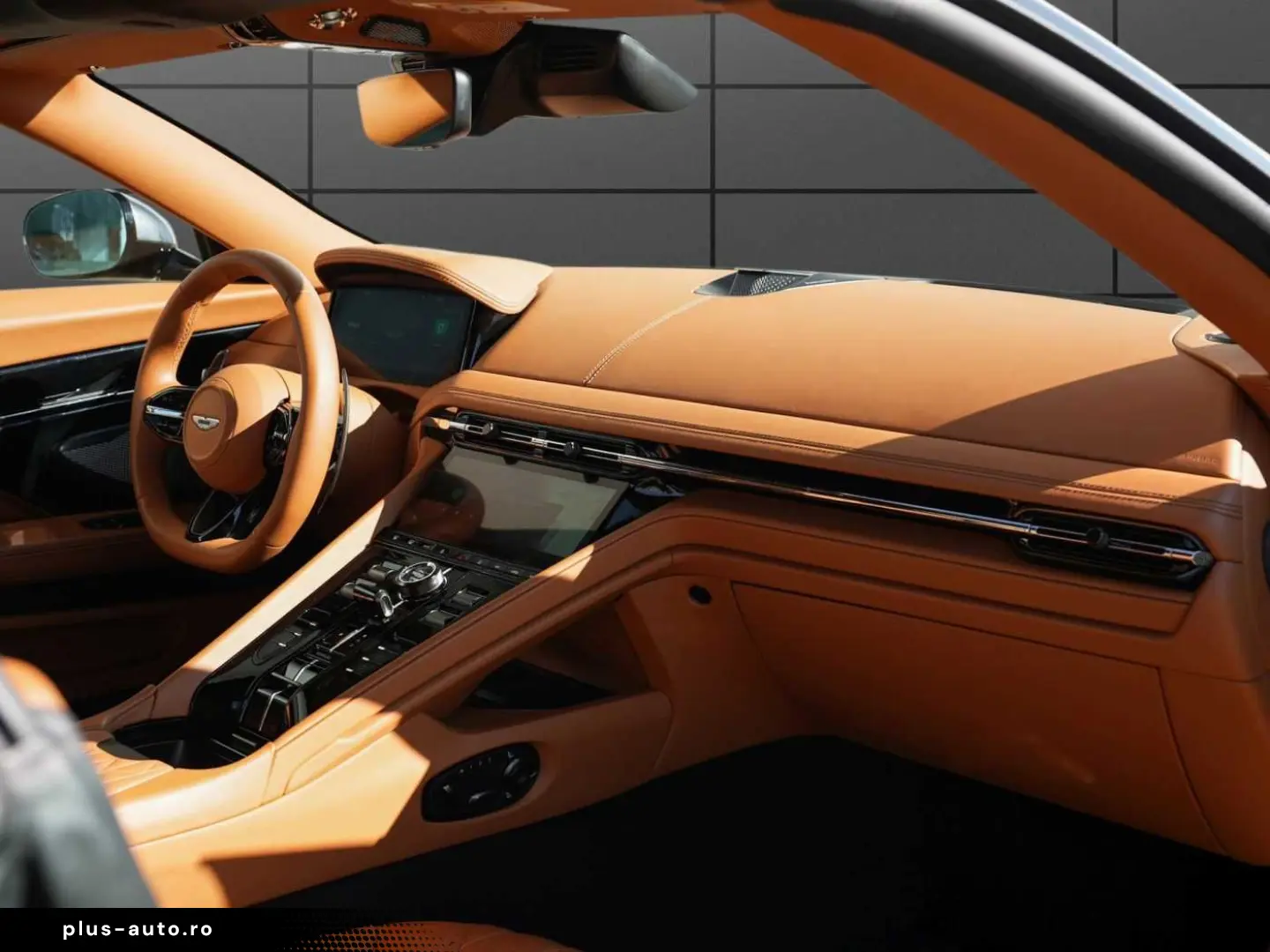 ASTON MARTIN DB12 Volante