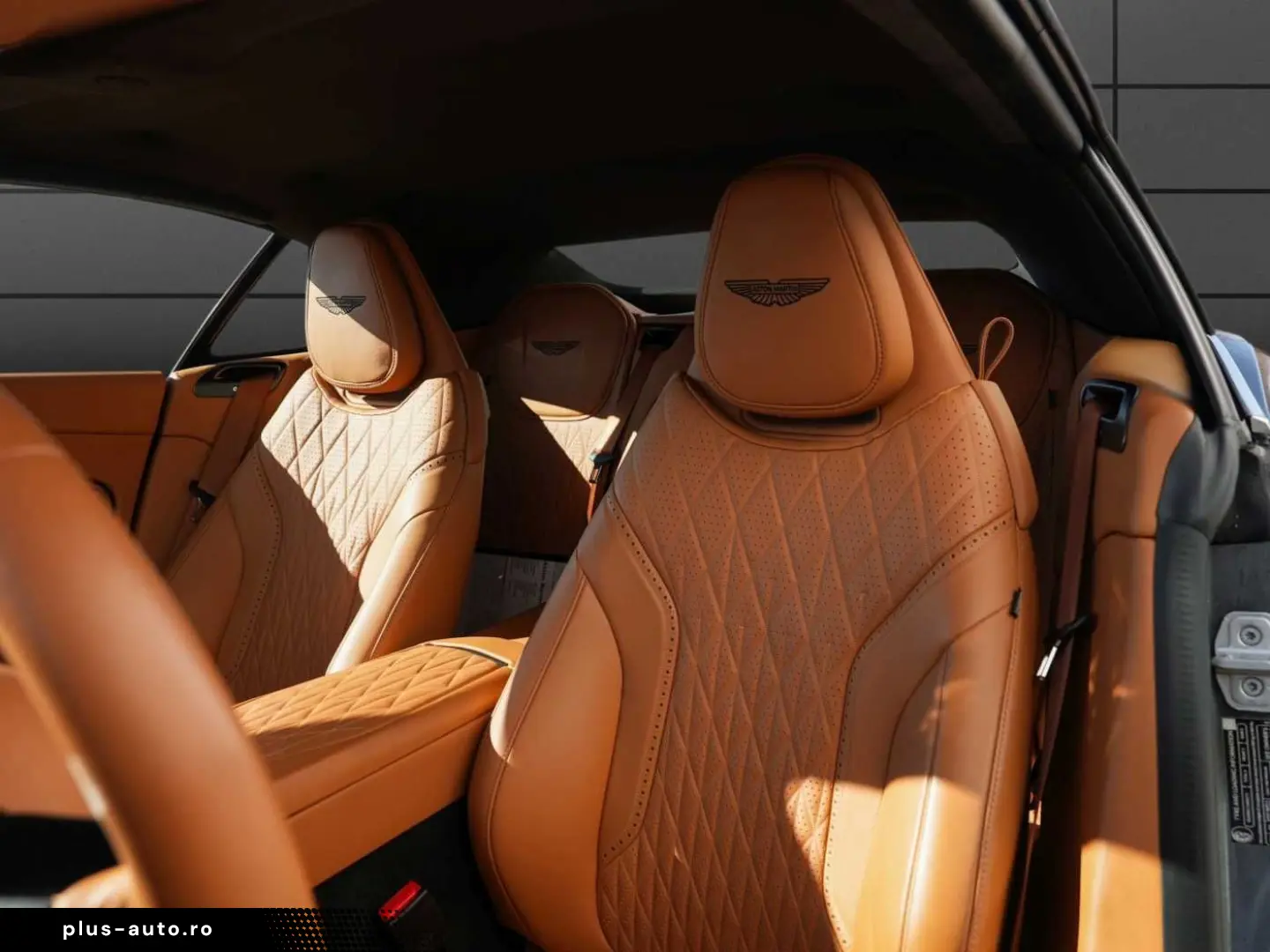 ASTON MARTIN DB12 Volante