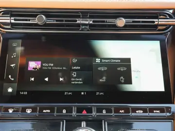 ASTON MARTIN DB12 Volante