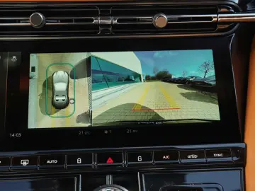 ASTON MARTIN DB12 Volante